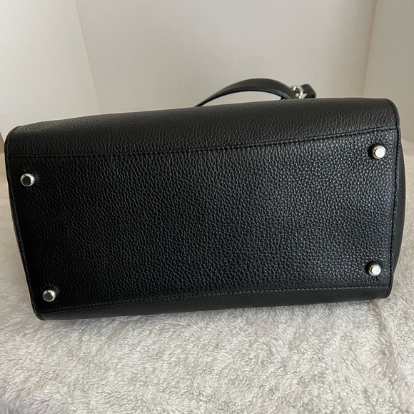 Brand new leather Coach tote bag with crossbody long handle - Picture 15 of 17